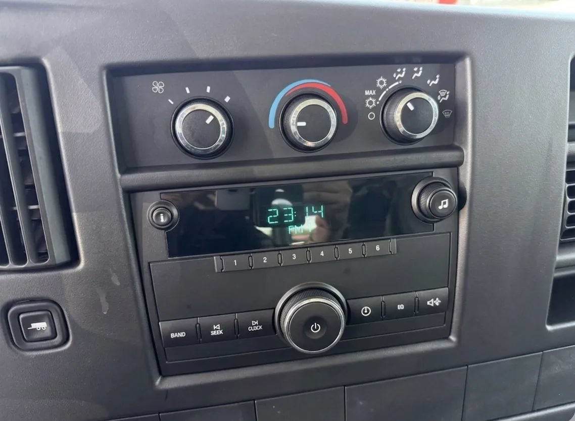 Used 2013 Chevrolet Express 2500 RWD image 26