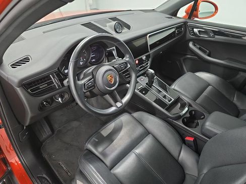Certified 2023 Porsche Macan AWD/4WD image 4