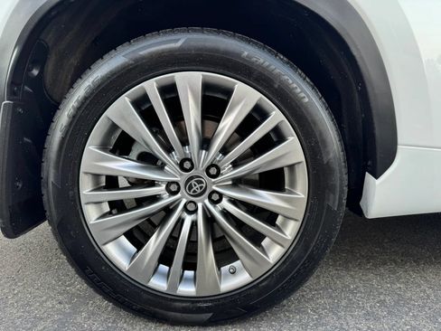 Used 2023 Toyota Highlander Platinum AWD/4WD image 18