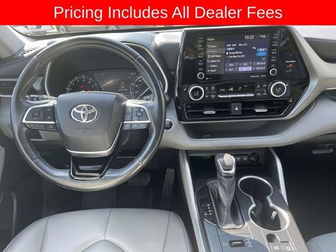 Used 2021 Toyota Highlander XLE AWD/4WD image 15