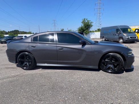 Used 2019 Dodge Charger R/T w/ Performance Handling Group RWD image 3