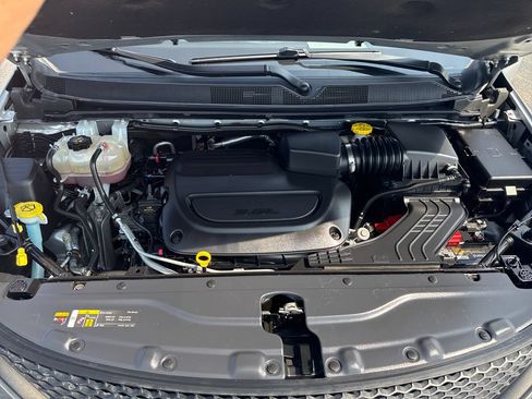 Used 2023 Chrysler Voyager LX FWD image 10