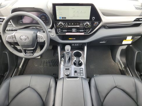 New 2026 Toyota Highlander Limited AWD/4WD image 25