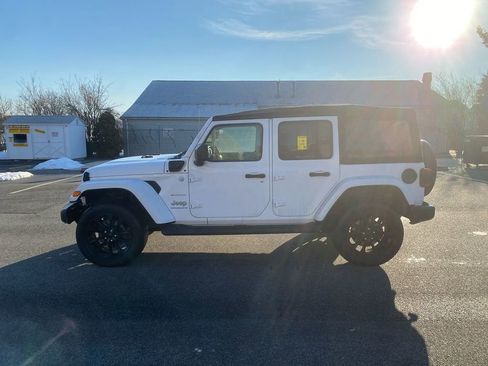 Used 2023 Jeep Wrangler Sahara image 9