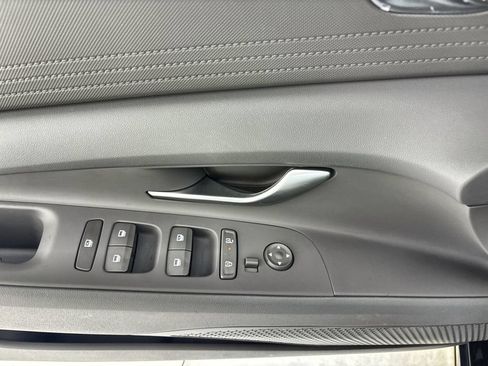 Certified 2025 Hyundai Elantra Hybrid FWD image 15