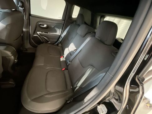 Used 2022 Jeep Renegade Altitude w/ Convenience Group AWD/4WD image 22