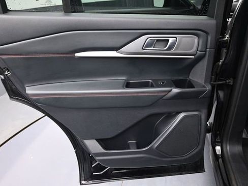 Used 2025 Ford Explorer ST-Line w/ ST-Line Street Pack AWD/4WD image 28