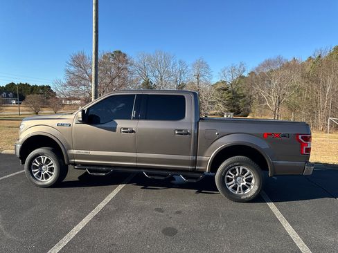 Used 2019 Ford F150 Lariat w/ Trailer Tow Package image 10