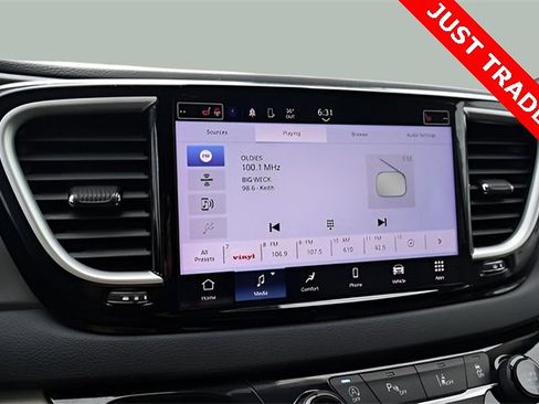 Used 2024 Chrysler Pacifica Touring-L image 32