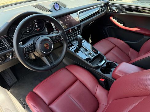 Used 2026 Porsche Macan AWD/4WD image 4
