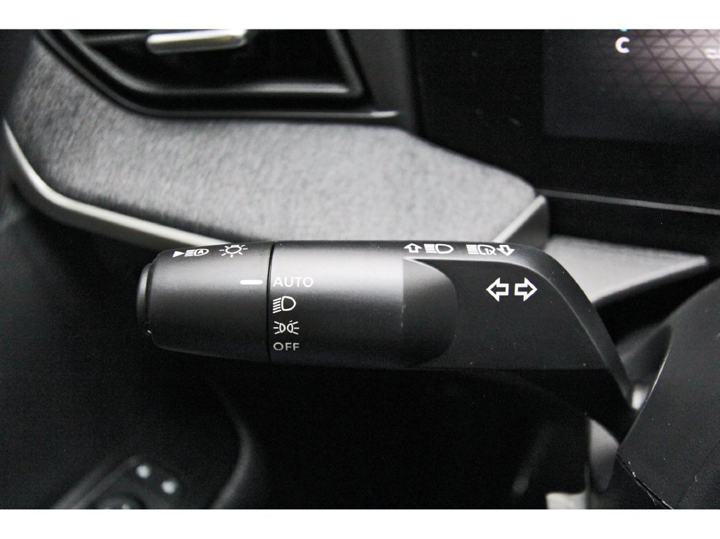 Used 2026 Nissan Kicks SV w/ SV Premium Package FWD image 17