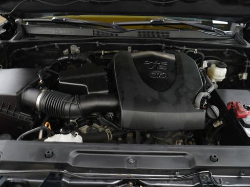 Used 2020 Toyota Tacoma TRD Sport AWD/4WD image 32