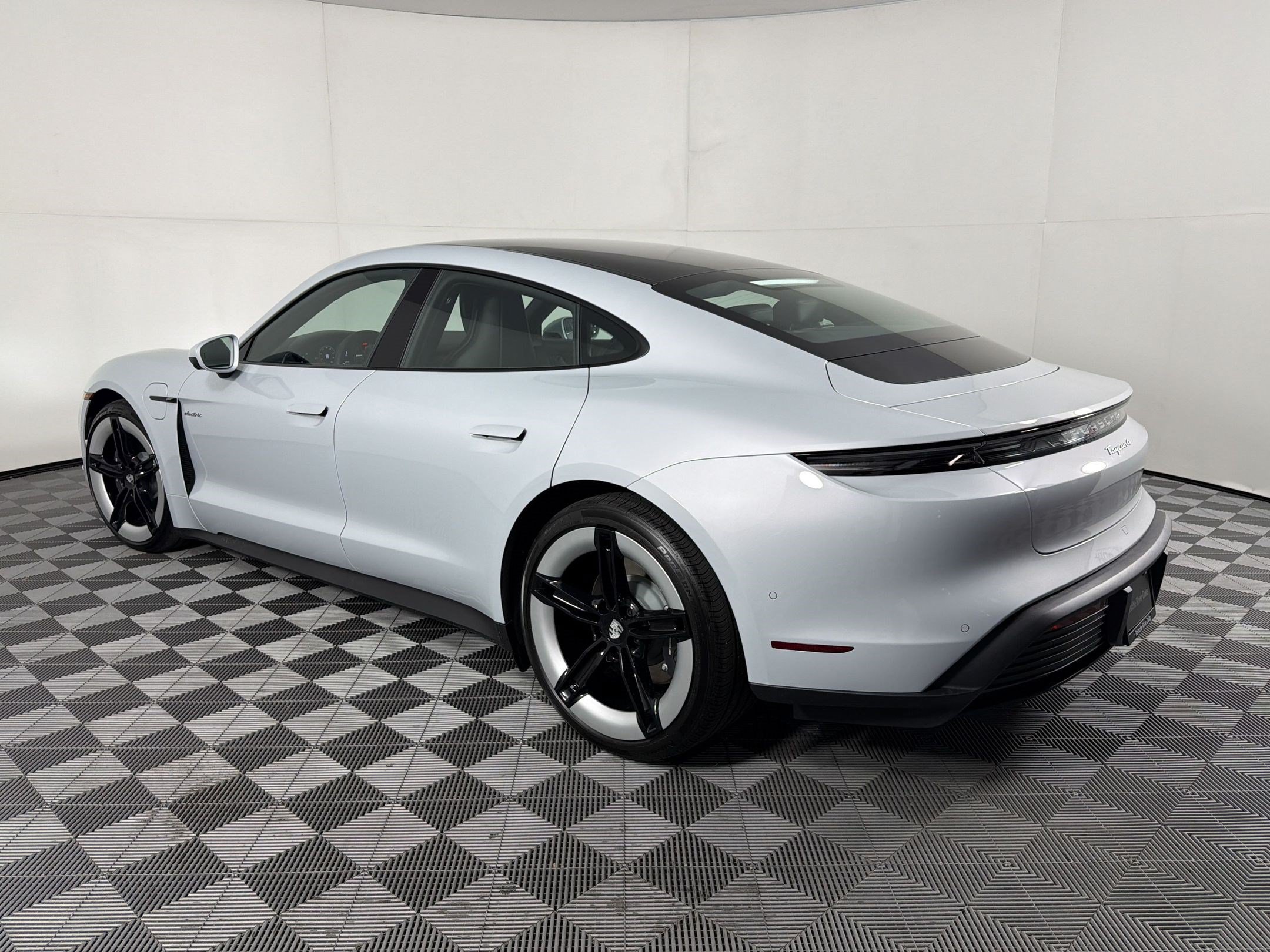 Used 2026 Porsche Taycan AWD/4WD image 3