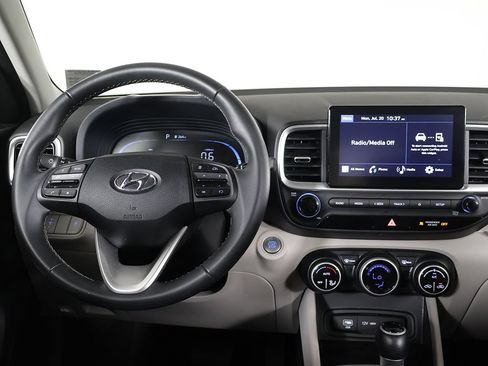 Certified 2026 Hyundai Venue SEL FWD image 31
