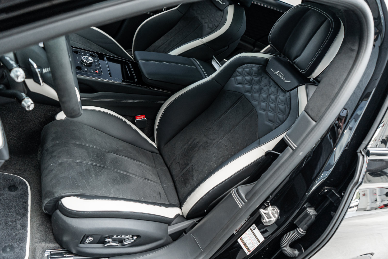 Certified 2025 Bentley Flying Spur Plug-In Hybrid AWD/4WD image 24