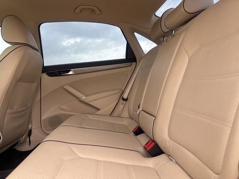 Used 2017 Volkswagen Passat 1.8T SE image 35