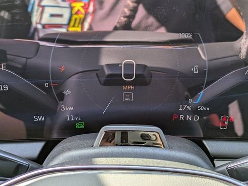 New 2026 Cadillac Optiq Luxury 2 image 31