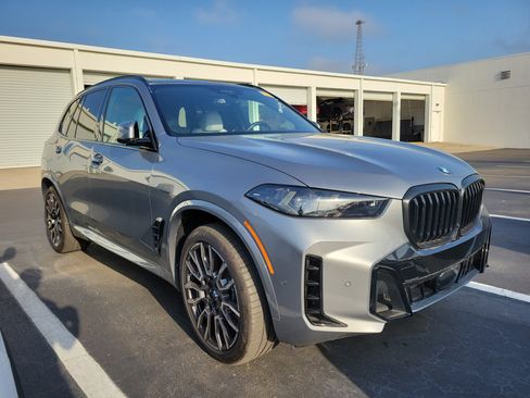 Used 2024 BMW X5 sDrive40i w/ M Sport Package image 2