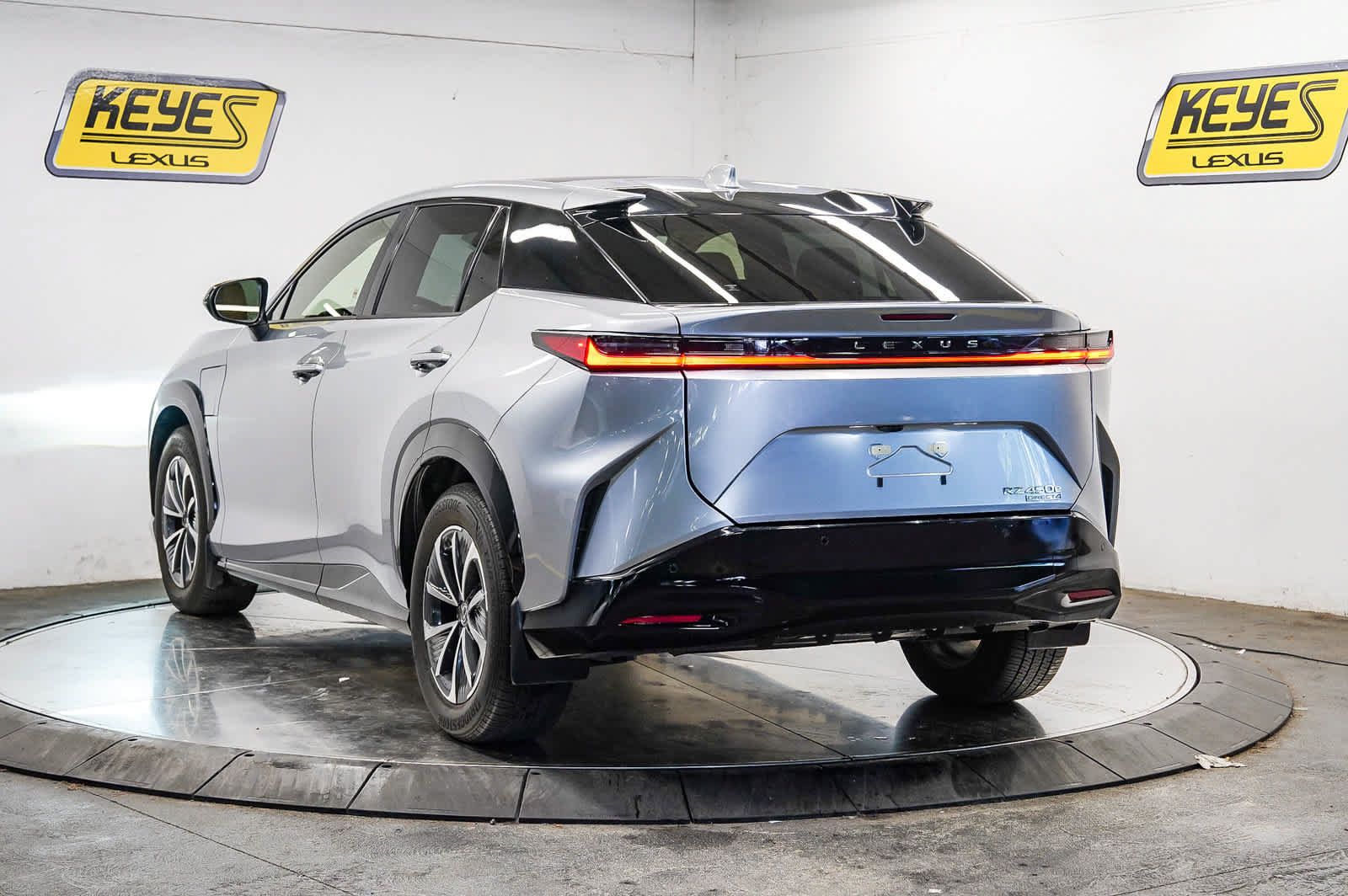 Used 2025 Lexus RZ 450e w/ Accessory Package (2T) AWD/4WD image 2