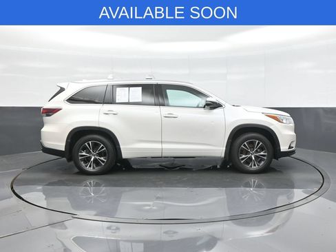 Used 2016 Toyota Highlander XLE AWD/4WD image 8