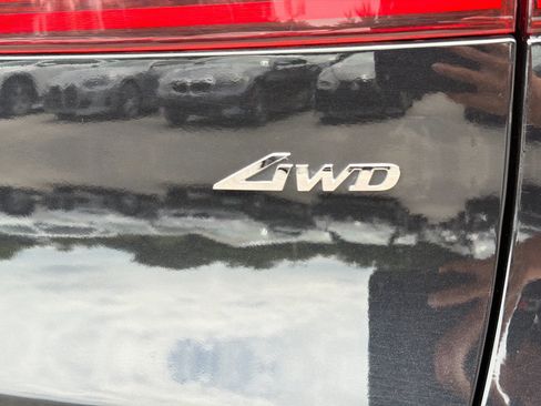 Used 2022 Genesis GV70 2.5T AWD/4WD image 10