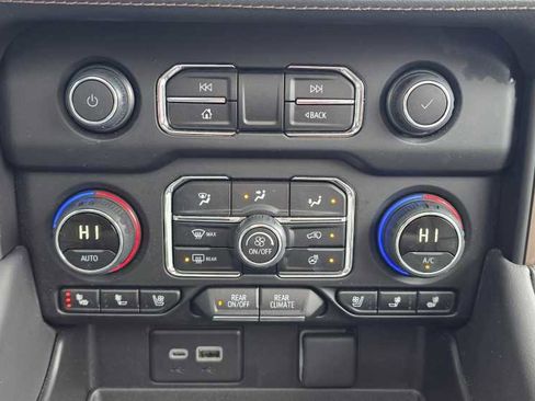 Used 2024 Chevrolet Suburban High Country w/ Advanced Technology Package image 16