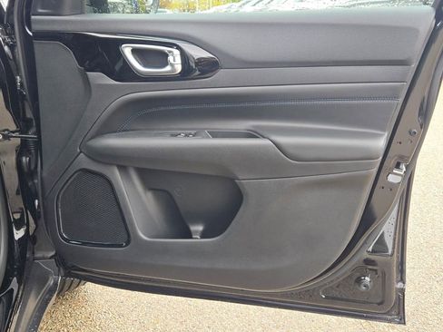 New 2026 Jeep Compass Limited w/ Limited Altitude Pack image 9