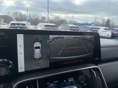 Used 2023 Lexus LX 600 4WD w/ Luxury Package image 15