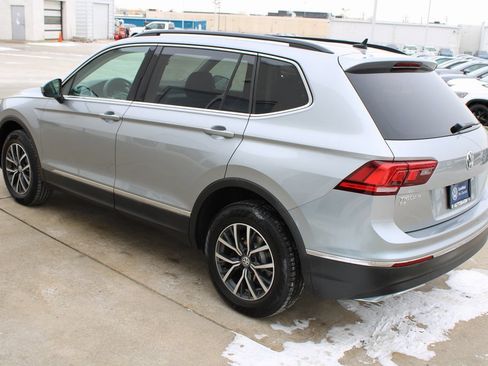 Certified 2020 Volkswagen Tiguan SE w/ Panoramic Sunroof Package image 4