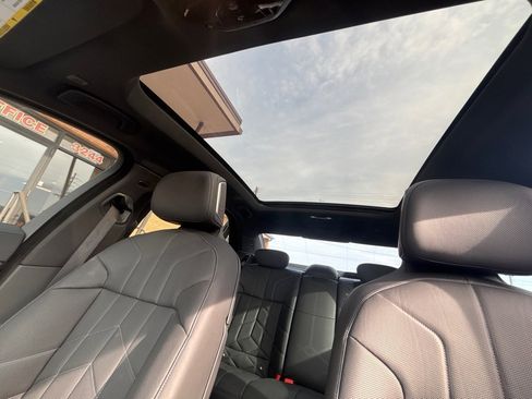 Used 2024 BMW 750e xDrive 750e xDrive Plug-In Hybrid w/ Premium Package image 25