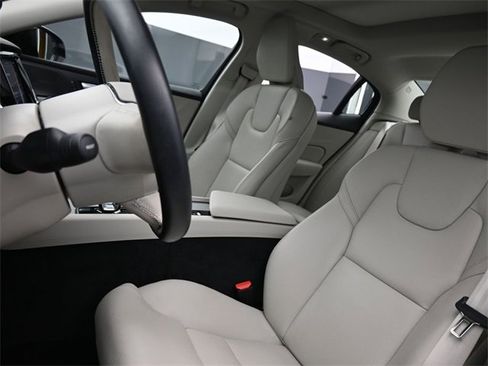 Used 2024 Volvo S60 B5 Ultimate image 9