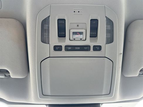 Used 2022 Toyota Highlander XLE image 19