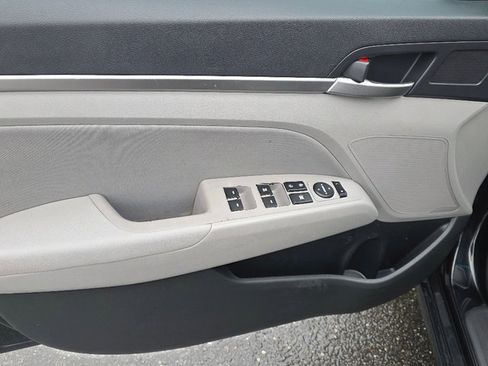 Used 2020 Hyundai Elantra SEL image 29