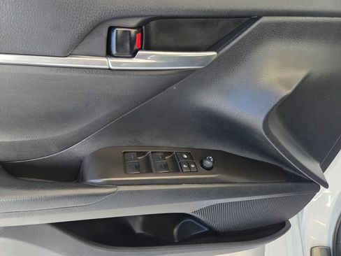 Used 2023 Toyota Camry SE FWD image 13