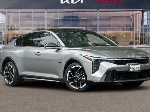 Used 2025 Kia K4 GT-Line w/ GT-Line Premium Package FWD image 2
