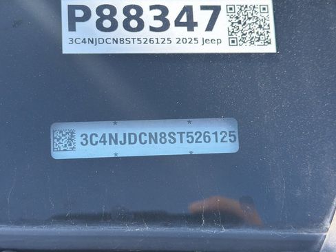 Used 2025 Jeep Compass Limited AWD/4WD image 2