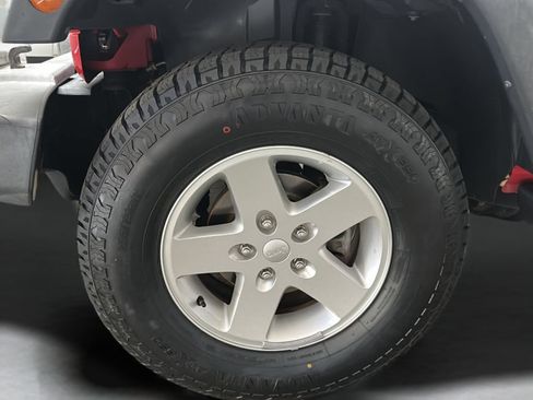 Used 2017 Jeep Wrangler Sport w/ Quick Order Package 24S AWD/4WD image 9