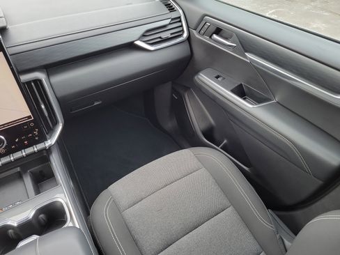 Used 2025 GMC Acadia Elevation image 16