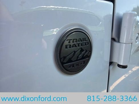 Used 2025 Jeep Wrangler Unlimited Sahara AWD/4WD image 9