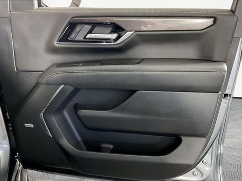 Certified 2025 GMC Yukon Elevation w/ LPO, Yukon Black Package AWD/4WD image 27