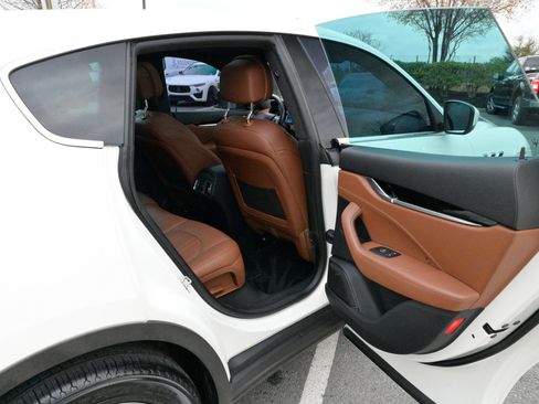 Certified 2018 Maserati Levante image 46