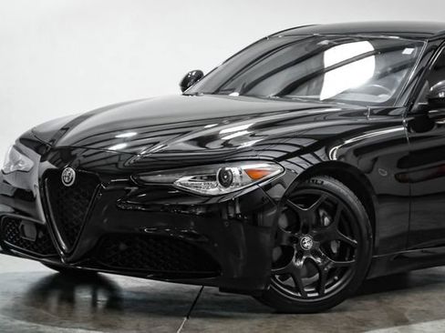 Used 2021 Alfa Romeo Giulia Sprint w/ Nero Edizione RWD image 6