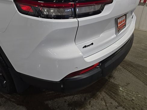 Used 2025 Jeep Grand Cherokee L Limited w/ Black Appearance Package image 8