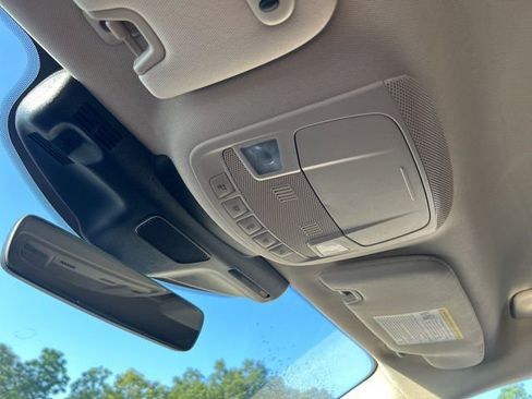 Used 2022 Lincoln Nautilus FWD w/ Premium Package image 13