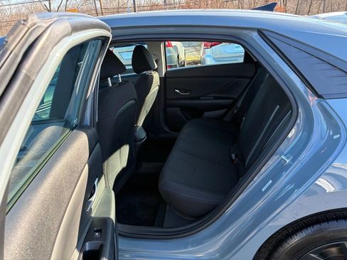 Used 2022 Hyundai Elantra SEL w/ Convenience Package image 19