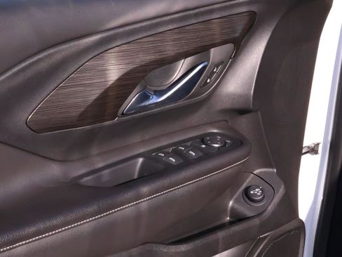 Used 2023 GMC Terrain SLE w/ Driver Convenience Package image 15