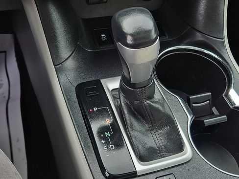 Used 2016 Toyota Highlander XLE image 24