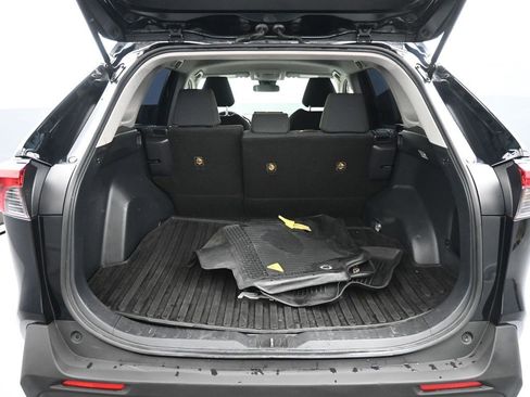 Used 2019 Toyota RAV4 LE image 21