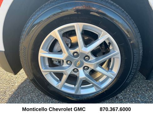 Used 2023 Chevrolet Equinox LT image 28