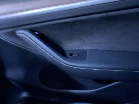 Used 2024 Tesla Model Y Long Range image 34